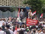 sang-alang-dan-neno-warisman-memimpin-massa-menyanyikan-lagu-2019-ganti-presiden.jpg