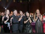 Kaesang Pangarep Gandeng Erina Gudono Hadiri Gala Premier Film Sosok Ketiga