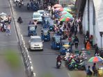 sanksi-bagi-pkl-berjualan-di-trotoar_20170818_181845.jpg