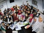 santriwati-immim-belajar-jurnalis-di-tribun-timur_20150216_152337.jpg