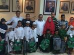 santunan-anak-yatim-dprd-surabaya_20160628_184300.jpg