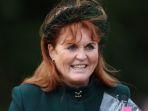 sarah-duchess-of-york-tersenyum-di-luar-setelah-menghadiri-kebaktian-tradisional.jpg