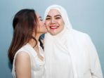 sarlita-dan-anaknya-hadiri-talk-show_20171120_221502.jpg