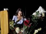 sarwendah-di-makam-julia-perez_20170612_234653.jpg