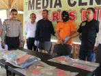 sat-reskrim-polres-pidie-memperlihatkan-hamdani-rusli-46-nter-polres-pidie_20171102_145622.jpg