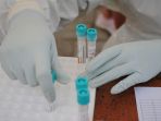satgas-covid-19-test-swab-pcr-warga-sumur-batu_20210614_181623.jpg