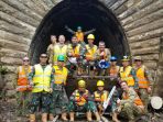 satgas-garuda-tni-bush-fire-assist-tni-buka-jalur-rel-kereta-zig_20200217_142603.jpg