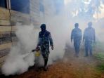 satgas-pamtas-yonif-125smb-lakukan-fogging-di-kampung-kondo_20210106_192003.jpg