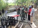 satgas-yonif-para-raider-501-kostrad-hadirkan-listrik-untuk-masyarakat-perbatasan_20180817_152834.jpg