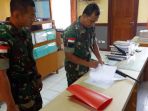 satgas-yonif-para-raider-501-kostrad-terima-senjata-api-dari-masyarakat_20180803_171024.jpg