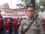 satpol-pp-ikut-mayday_20180501_131450.jpg