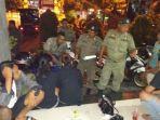 satpol-pp-klungkung-bubarkan-pemuda-yang-pesta-miras.jpg