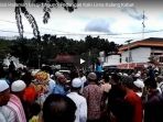 satpol-pp-sisir-halaman-masjid-agung-pedangan-kaki-lima-kalang-kabut_20180505_161205.jpg