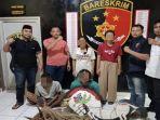 satreskrim-polres-musi-rawas-saat-mengamankan-satu-keluarga.jpg