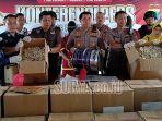 satreskrim-polres-pasuruan-kota-memperlihatkan-barang-bukti-ikan-asin-berformalin.jpg