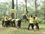 satu-di-antara-pelatihan-character-building-yang-dijalani-para-penerima-program-beasiswa-plus.jpg