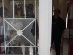 satu-jendela-rumah-warga-yang-dicongkel-maling_20180807_174637.jpg