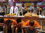 satuan-narkoba-polres-lampung-selatan-menggelar-ekspose-kasus-ganja-asal-aceh_20180924_183017.jpg