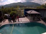 saung-di-pinggir-kolam-renang-di-kediaman-samsudin-simbolon-di-ke_20180422_215143.jpg