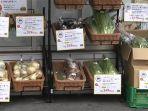 sayur-buah-dijual-depan-konbini-lawson-di-kanagawa-jepang.jpg