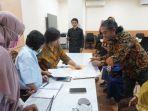 sbmi-bersama-keluarga-korban-saat-melapor-ke-komnas-ham.jpg
