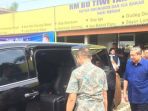 sby-beserta-keluarga-dan-rombongan_20170818_213607.jpg