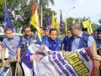 sby-menyaksikan-baliho-bergambar-dirinya-dirusak.jpg
