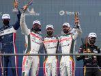 sean-gelael-yang-membalap-dengan-tim-jota-bersama-stoffel-vandoorne-dan-tom-blomqvist.jpg