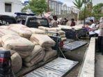 sebanyak-57-truk-polda-sumut-sudah-masuk-ke-kabupaten-tapanuli-utara.jpg