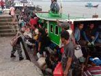 sebanyak-66-orang-tki-ilegal-penumpang-satu-unit-km-tanpa-nama-berhasil-di.jpg