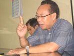 sebastian-salang-mundur-dari-pencalonan-bupati-manggarai_20150729_164024.jpg
