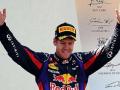 sebastian-vettel-angkat-tangan.jpg