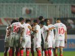 sebelas-pemain-persis-solo-berkumpul-sebelum-pertandingan.jpg