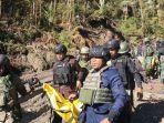 sebelum-ditembak-korban-penembakan-kkb-papua-dipaksa-mengaku-sebagai-angota-tni.jpg