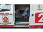sebuah-ambulans-berstike.jpg