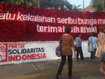 sebuah-karangan-bunga_20170426_132202.jpg
