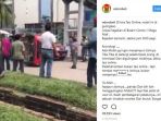 sebuah-mobil-digulingkan-di-batam-karena-diduga-taksi-online_20170922_234435.jpg
