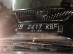 sebuah-mobil-mewah-bermerek-lexus-dengan-nomo.jpg