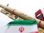 sebuah-rudal-iran-ditampilkan-saat-parade-militer.jpg