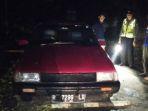 sebuah-sedan-merah-tak-bertuan-ditemukan-di-desa-bakulan-kemangkon-purbalingga.jpg
