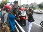 sebuah-sepeda-motor-yang-dia_20170221_130217.jpg