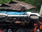 sebuah-truk-bermuatan-baru-bara-terbalik-di-jalan-lintas-padang-solok.jpg