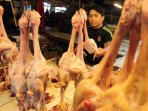 sebulan-jelang-ramadan-harga-daging-ayam-turun-di-kota-bandung_20160518_095024.jpg