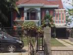 security-tutupi-rumah-faisyar-kediaman-bk-tak-berpenghuni_20150623_182829.jpg