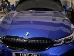 sedan-bmw-tabrak-polisi.jpg
