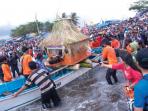 sedekah-laut-dan-gerebek-sure_20160305_233022.jpg
