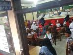 sejak-pukul-0630-wib-para-orang-tua-terus-berdatangan-di-sd-negeri_20160718_093727.jpg