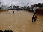 sejumlah-akses-jalan-di-kota-samarinda-provinsi-kalimantan-timur-terputus.jpg