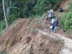 sejumlah-akses-jalan-yang-tertutup-longsor-di-lebak-banten.jpg