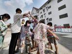 sejumlah-anak-sedang-bermain-di-sekitar-kampung-susun-akuarium.jpg